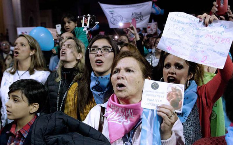 Во земјата на папата Фрањо Аргентина победи животот
