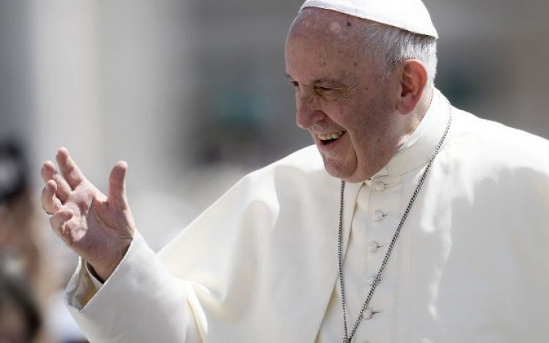 Твитер порака на Папата: Семејството е Божја икона