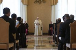 Папата: Незаузданиот релативизам го загрозува христијанството