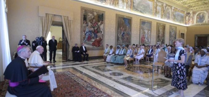 Папата се сретна со богопосветените вдовици