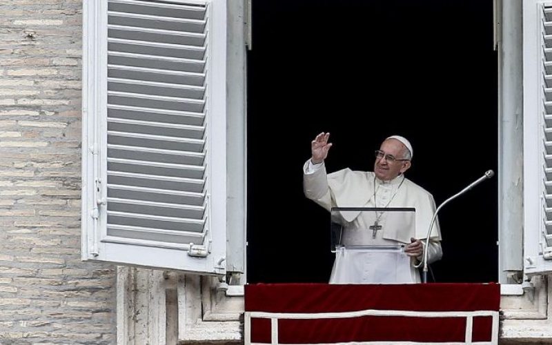 Папата: Да не останеме глуви и неми пред страдањето на браќата