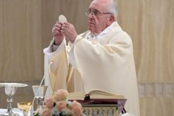 Папата: Новоста на Евангелието не дозволува двоен живот