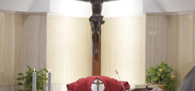 Папата: Крстот нѐ учи да не се плашиме од поразот