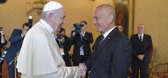 Папата Фрањо го прими во аудиенција претседателот на Албанија