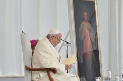 Папата до младите: Не плашете се да се одлучите за Исус