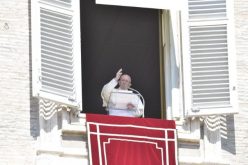 Папата: Кој не е против вас, тој е со вас