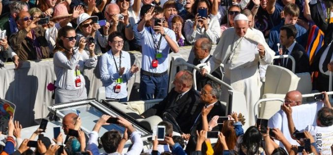 Папата ја отвори Епископската синода посветена на младите