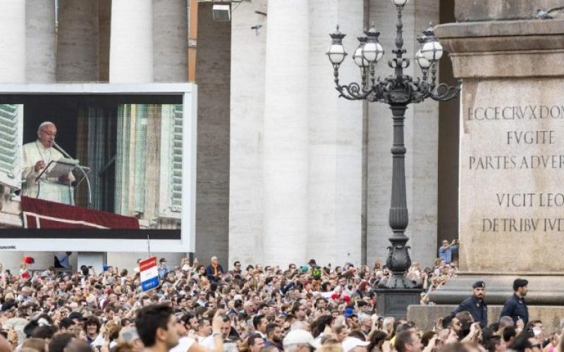 Папата повторно повика на секојдевна молитва на Бројаницата во октомври