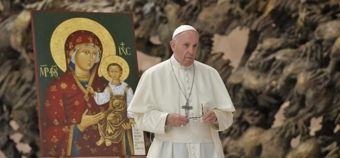 Папата до источните католици: Чувајте ја традицијата, бранете го семејството