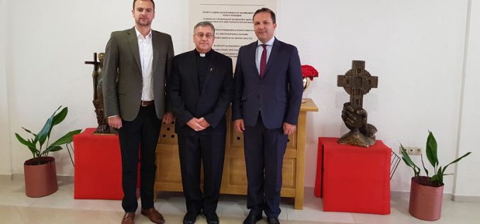 Бискупот Стојанов ги прими министерот Спасовски и директорот на КОВЗ Сотировски