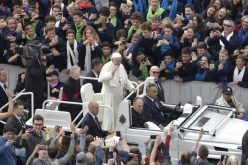 Папата: „Да не се љуби“ е првиот чекор кон убиство