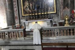 Папата Фрањо го посети гробот на свети Иван Павле II