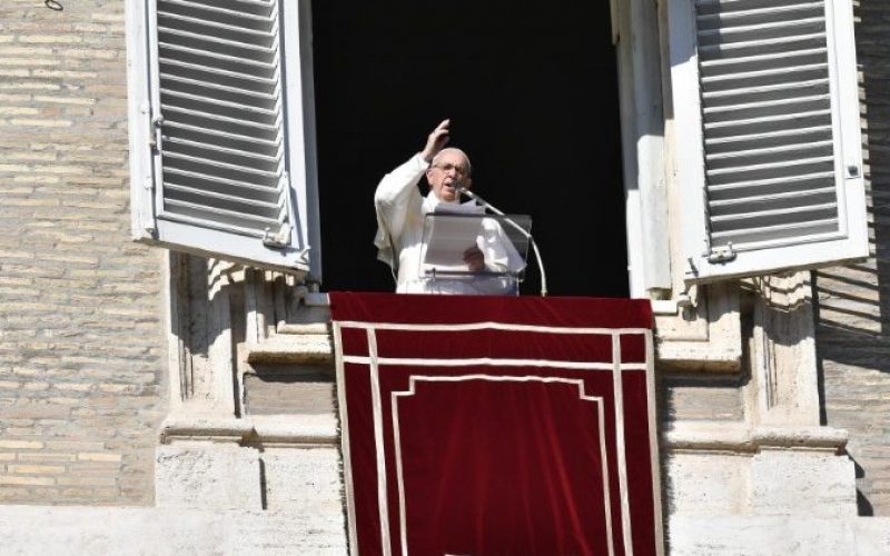Папата: Да вложуваме во мирот, а не во војната