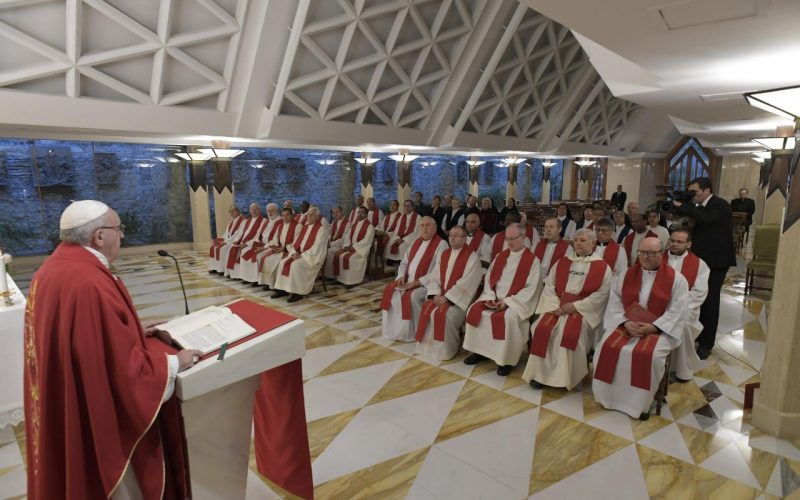 Папата: Епископот е слуга, а не принц