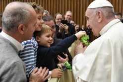 Папата: Идолопоклонството уништува
