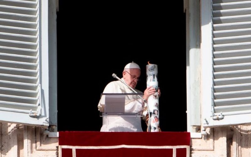 Папата: Не останувајте затворени во проблемите