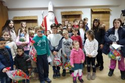 Во Скопје и Гостивар се одржа божиќна работилница за деца