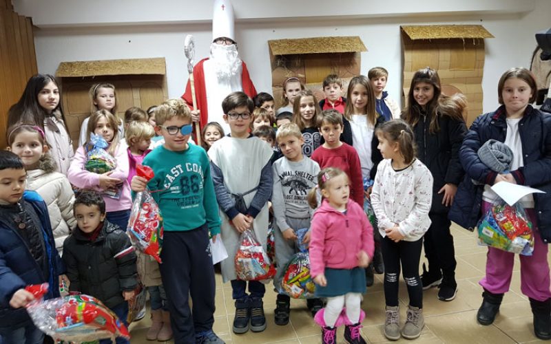 Во Скопје и Гостивар се одржа божиќна работилница за деца