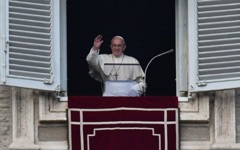 Папата: Семејството е богатство, треба да се чува и штити