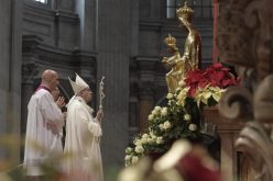 Папата: Да ја примиме во својот живот Царицата на мирот