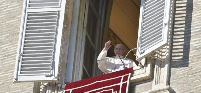 Папата Фрањо: Како мудреците храбро да ги отвориме срцата за Исус