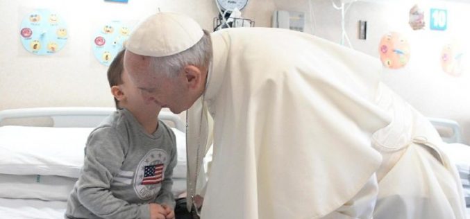Папата упати порака по повод XXVII Светски ден на болните