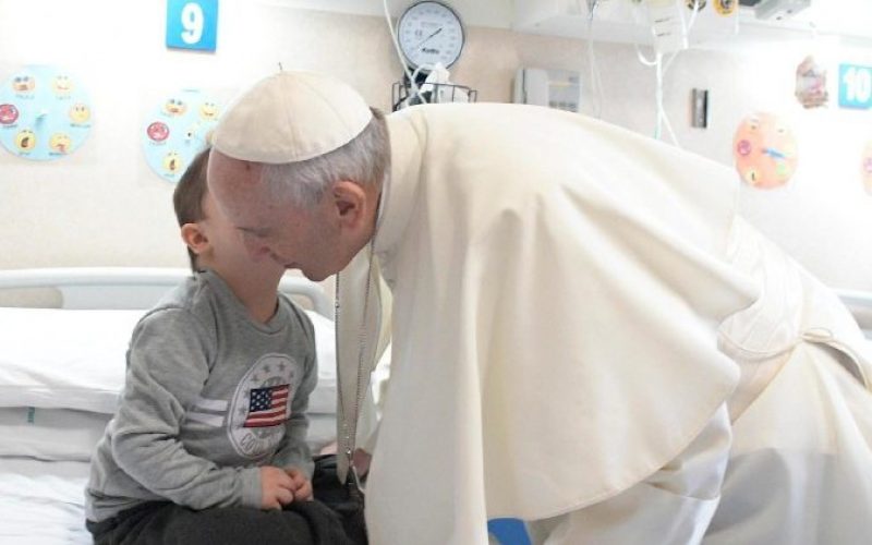 Папата упати порака по повод XXVII Светски ден на болните