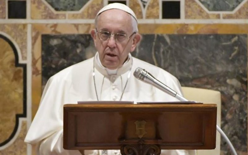 Папата: Да не дозволиме младите да станат „социјални пустиници“