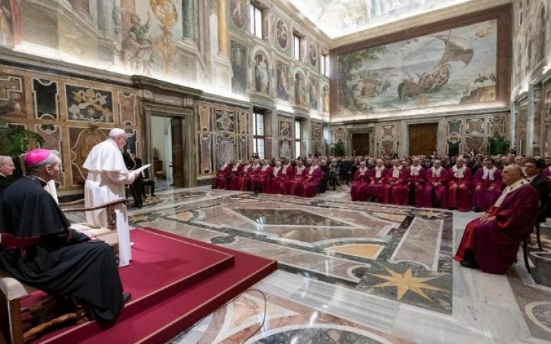 Папата: Единството и верноста се камен-темелници на Бракот