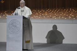 Папата Фрањо во Абу Даби: Мирот умира кога ќе се одвои од правдата