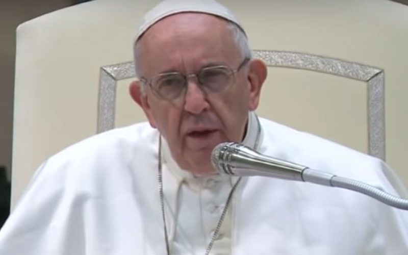 Папата се помоли за мигрантите кои загинаа во бродолом на Карипското Море