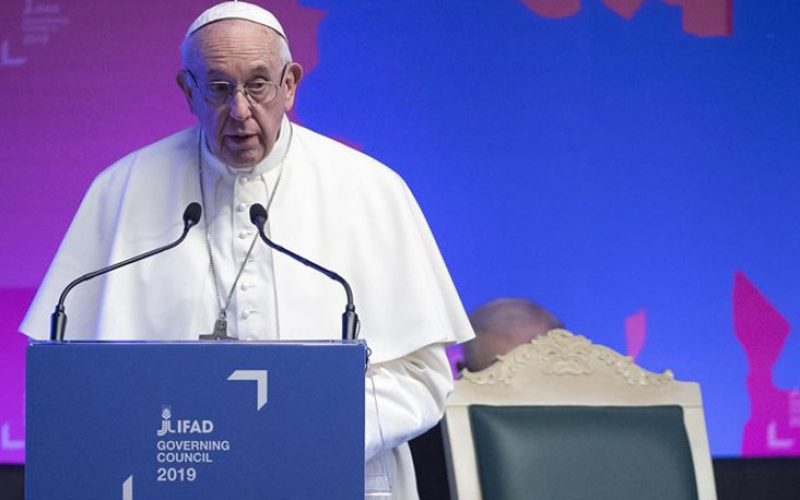 Папата: Мора да победиме во борбата против гладот и сиромаштвото