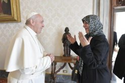 Папата ја прими претседателката на фондацијата „Имар Садр“