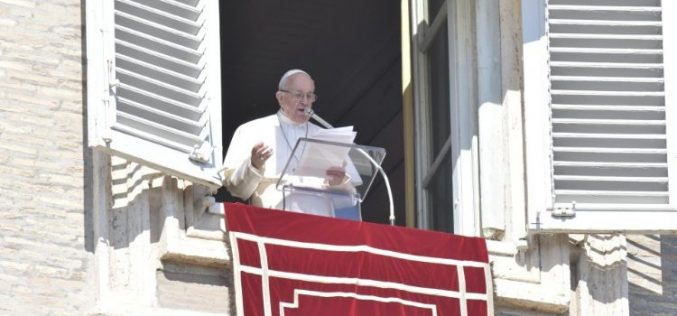 Папата повика на молитва за средбата со претседателите на епископските конференции