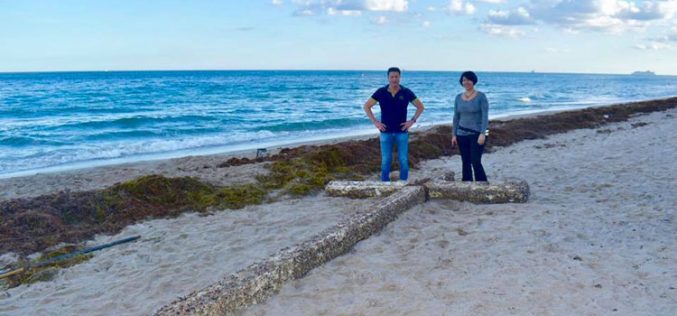Морето исфрли крст на една плажа во Флорида