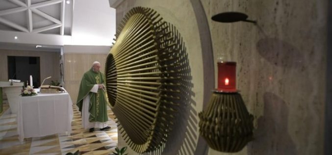 Папата Фрањо: Постои Божјото милосрдие, но постои и Неговиот гнев