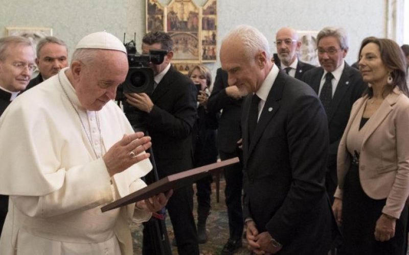 Папата: Исус пример за однесување со децата