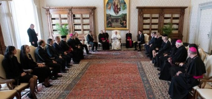 Папата се сретна со пратеници од Чешка и Словачка