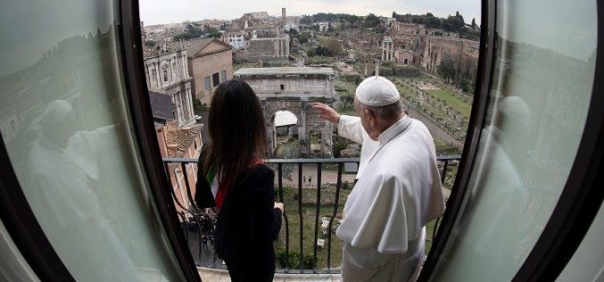 Папата ја посети општинската управа на градот Рим
