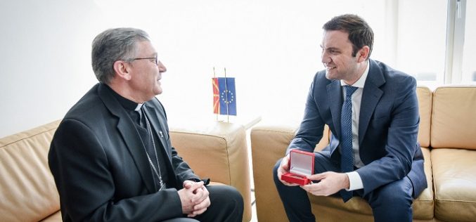 Бискупот Стојанов се сретна со заменик претседателот на Владата Бујар Осамани
