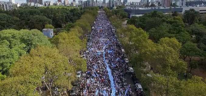 Во Аргентина скоро 2 милиони луѓе на Маршот за живот