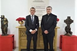 Средба на бискупот Стојанов со г-дин Едмонд Адеми, министер без ресор