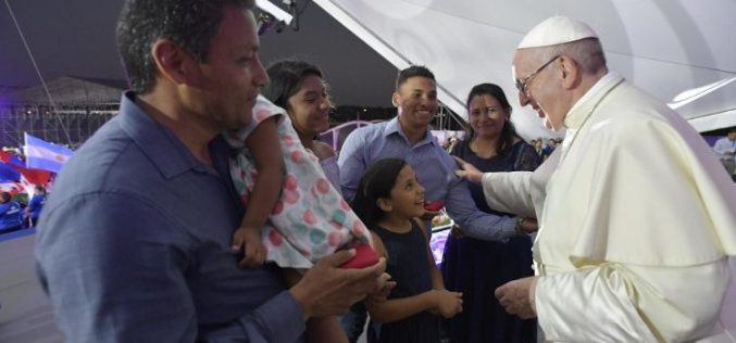 Папата до младите: Потребни сте на Црквата