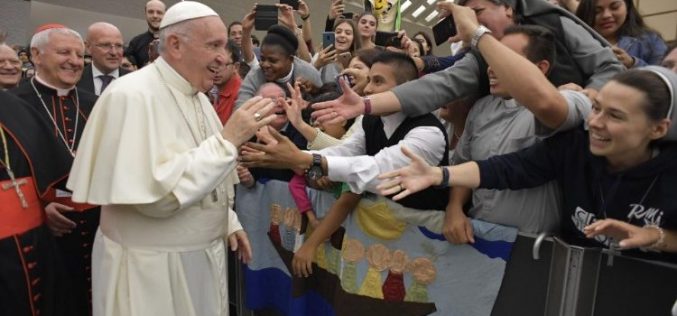 Папата: Великиот пост нека ни помогне да се зближиме со Бог
