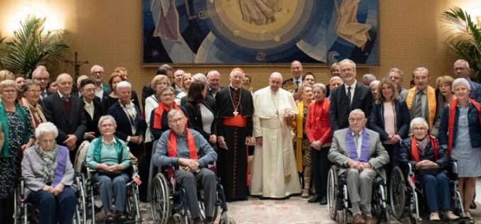 Папата го поздрави членовите на хорот „Ѕуница“
