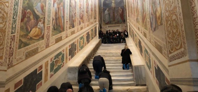 По 300 години верниците повторно чекорат по Светите скали