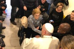 Папата посети центар за нега на лица болни од Алцхајмерова болест