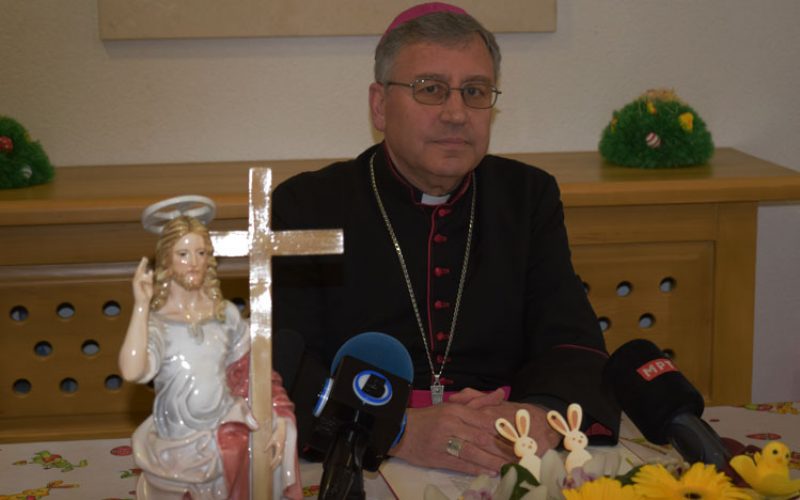 (ВИДЕО) Велигденска честитка на бискупот Стојанов: Не бој се, стадо мало – Алилуја!