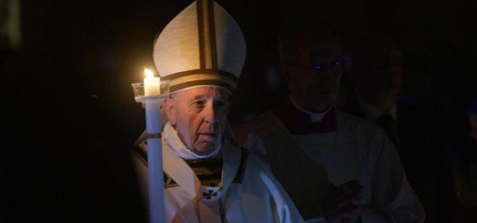 Папата на Пасхалното бдение: Да го бараме Исус во сѐ и над сѐ
