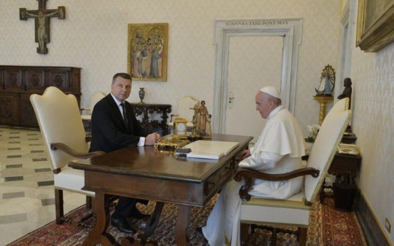 Папата го прими претседателот на Латвија